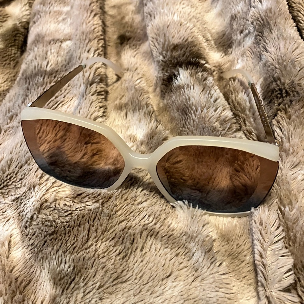 Chic Jessica Simpson Oversized Sunglasses - Cream and Brown